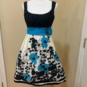 CITY TRIANGLE Cotton floral sleeveless dress blue/black Size 5 pleated tie back